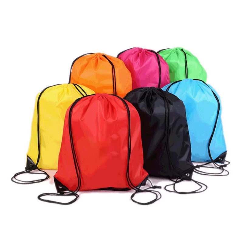 ¿Cómo elegir la mejor tela para su bolsa de cordón OEM?